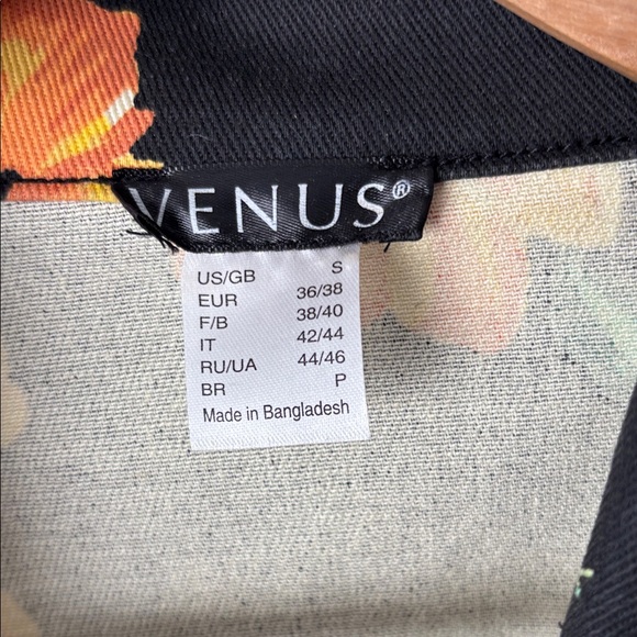 VENUS Black Cropped Jean Jacket with Yellow Rose Print and Green Leaves - Picture 2 of 12